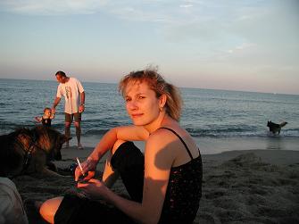 MA FILLE ANGELIQUE LE SOIR SUR LA PLAGE DE FREJUS