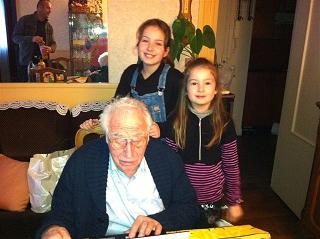 PAPY ET SES ARRIERES PETITES FILLES FEVRIER 2011